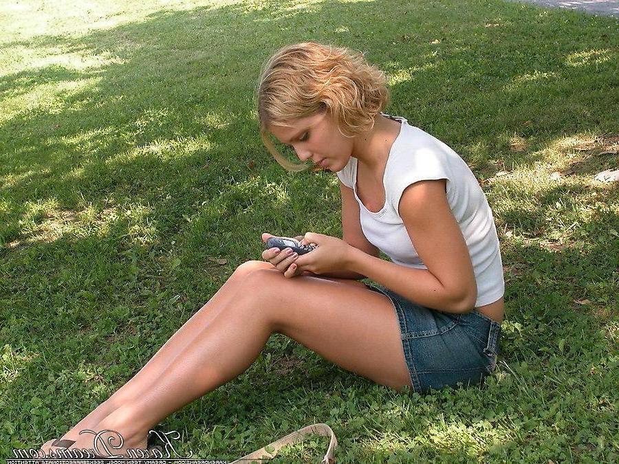 20P Pictures of Karen Dreams showing her beauty outside
