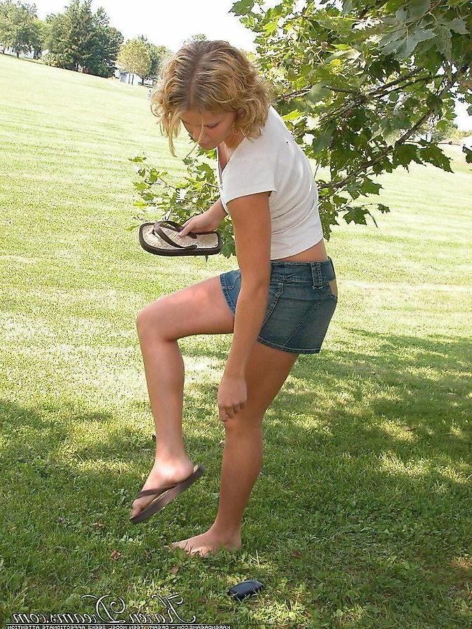 20P Pictures of Karen Dreams showing her beauty outside