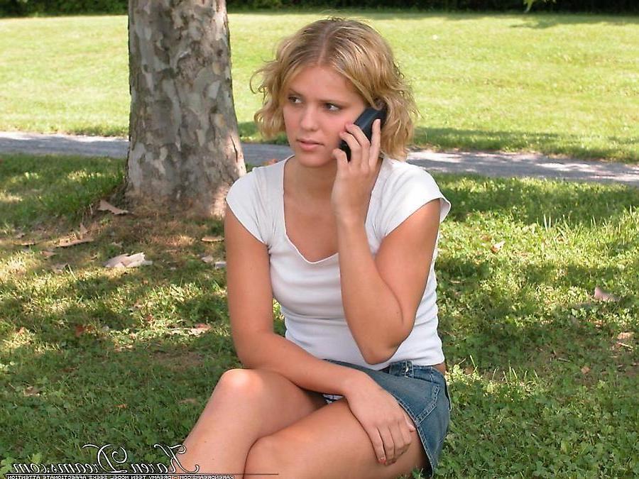 20P Pictures of Karen Dreams showing her beauty outside