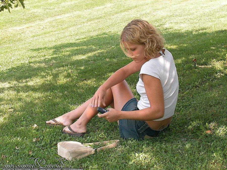 20P Pictures of Karen Dreams showing her beauty outside