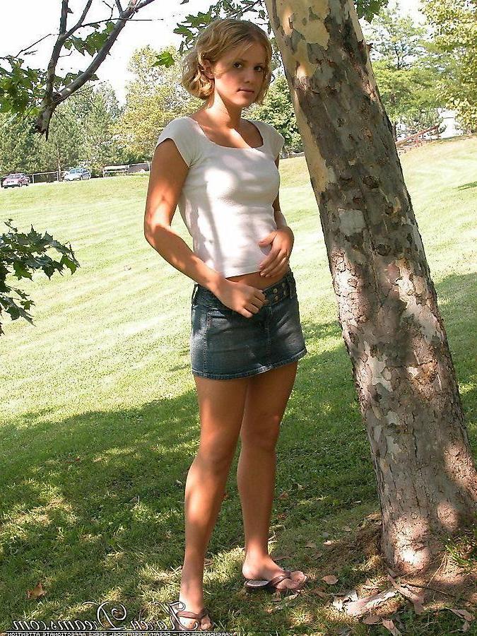 20P Pictures of Karen Dreams showing her beauty outside