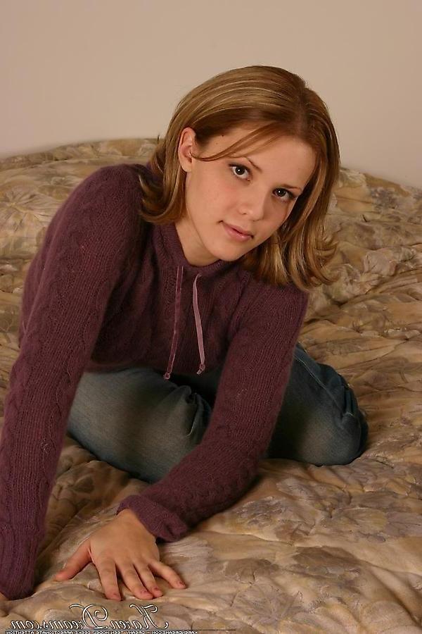 20P Pictures of Karen Dreams flaunting her beauty