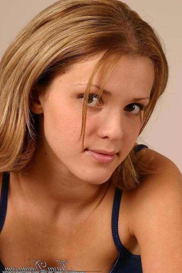 20P Pictures of Karen Dreams flaunting her beauty
