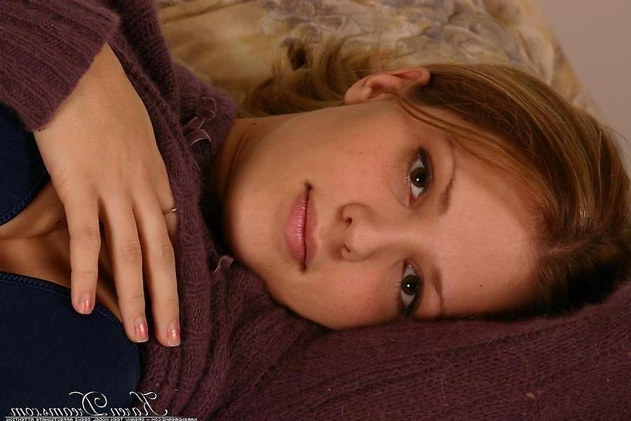20P Pictures of Karen Dreams flaunting her beauty