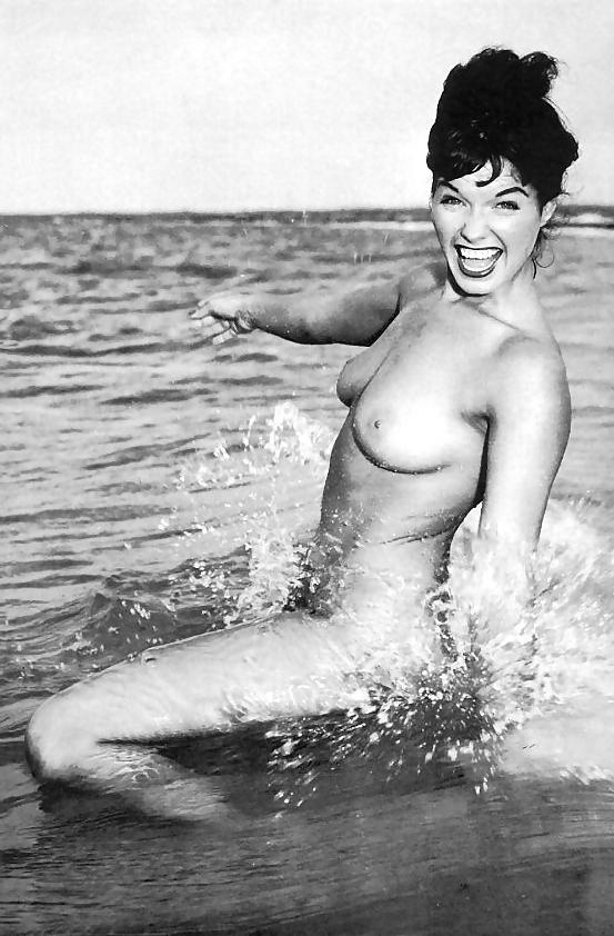 25P The Beauty of Bettie Page 3