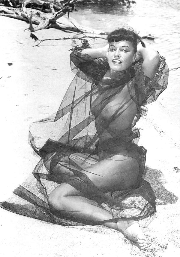 25P The Beauty of Bettie Page 3