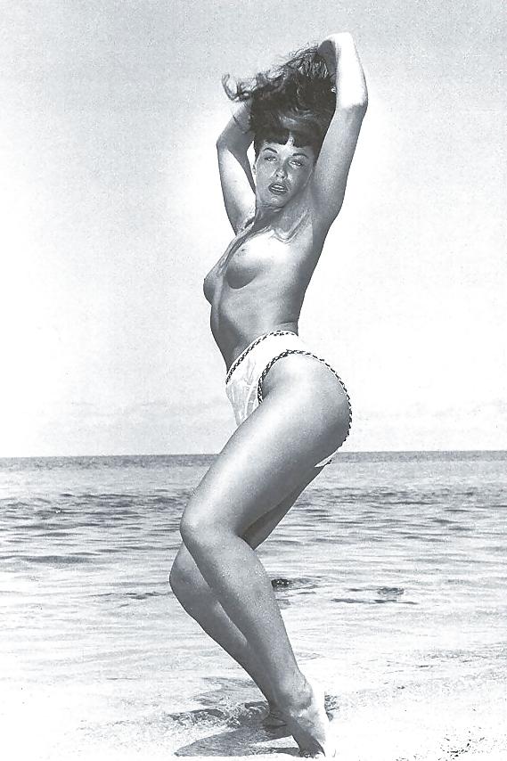 25P The Beauty of Bettie Page 3