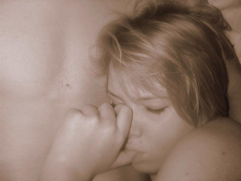 25P Hot chick suck and  shows off