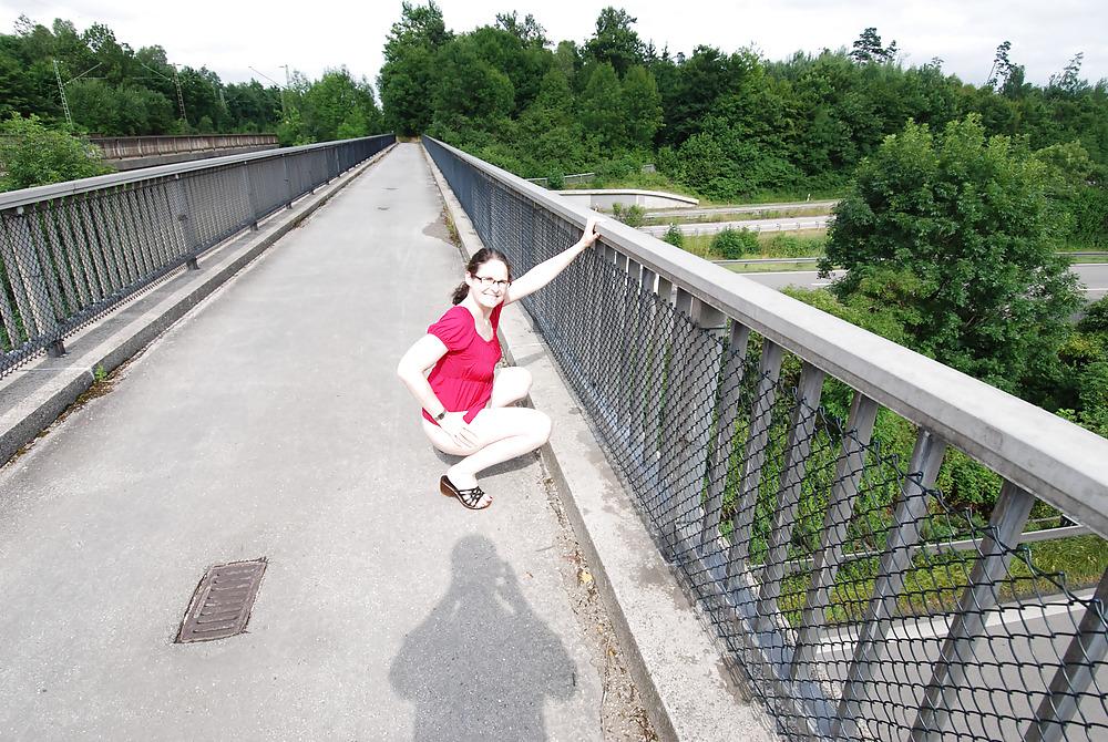 8P Luder Sabine auf der Autobahnbruecke