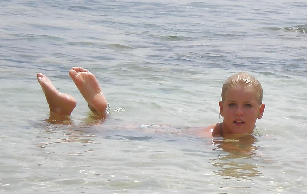 25P Blonde Cutie On Vacation
