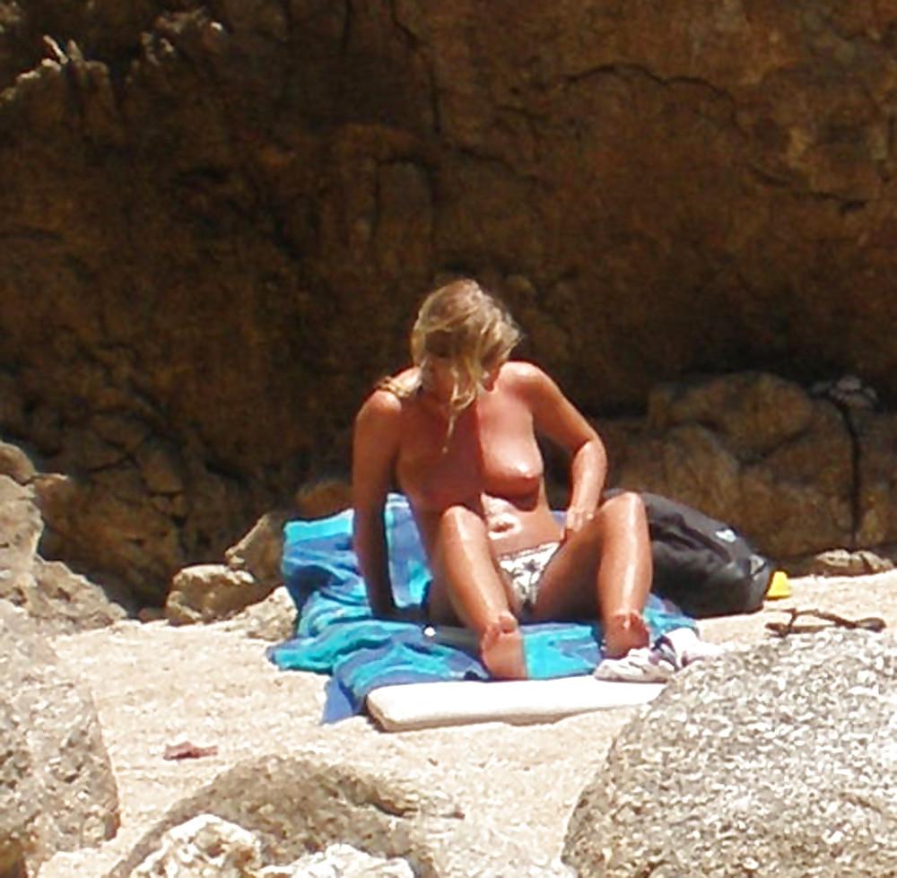 25P Blonde Cutie On Vacation