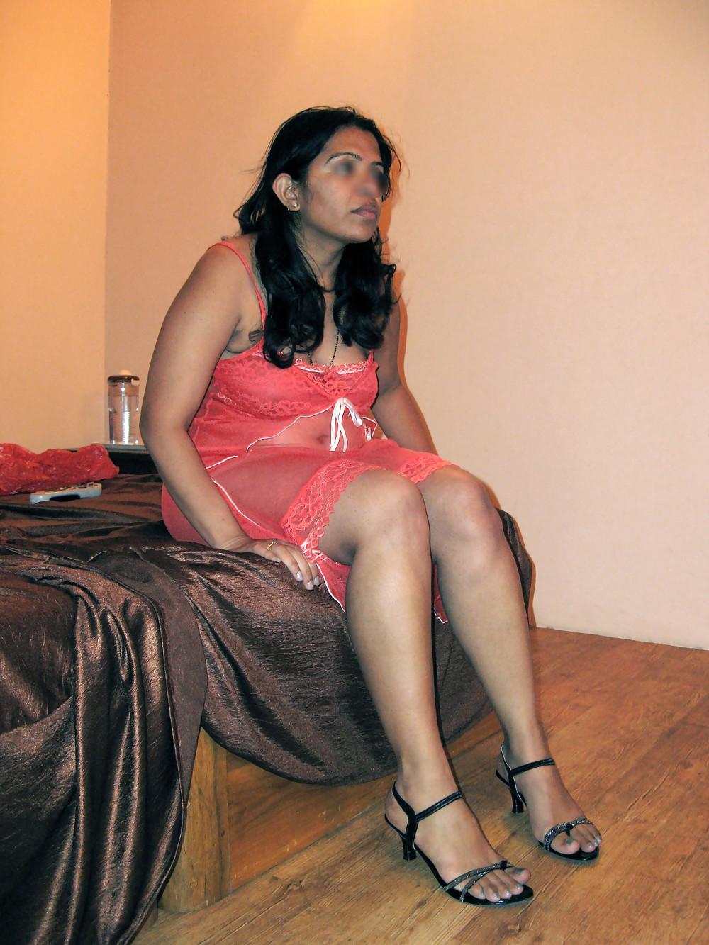10P Desi girl legs and feet