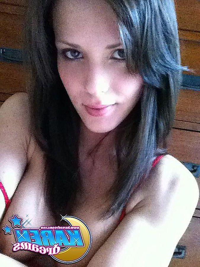 20P Pictures of Karen Dreams teasing on webcam