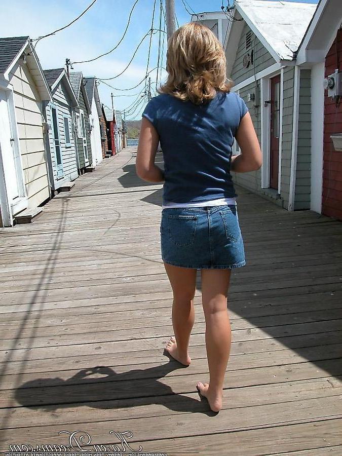 20P Pictures of Karen Dreams looking sexy on a dock