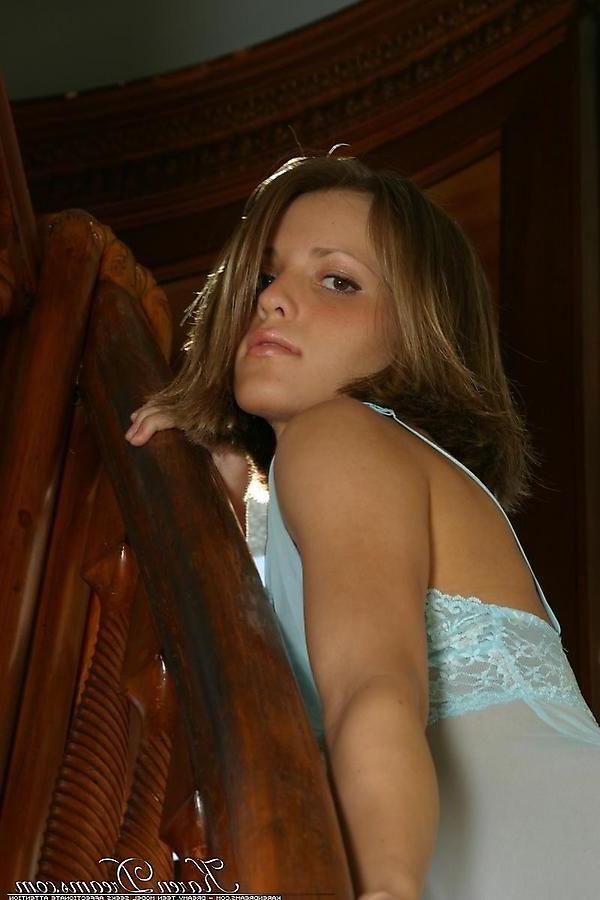 20P Pictures of Karen Dreams getting naked on the stairs
