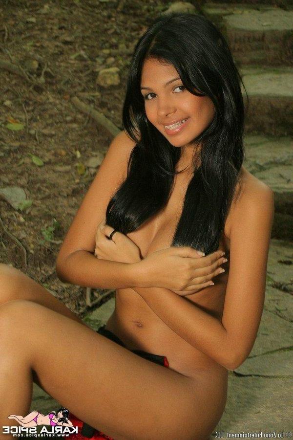 15P Pictures of teen model Karla Spice flaunting her beauty