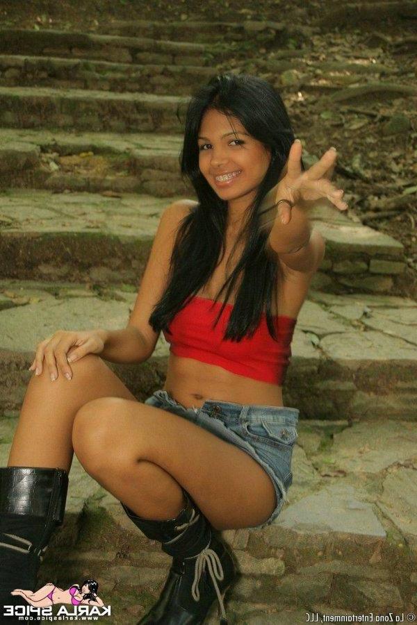 15P Pictures of teen model Karla Spice flaunting her beauty