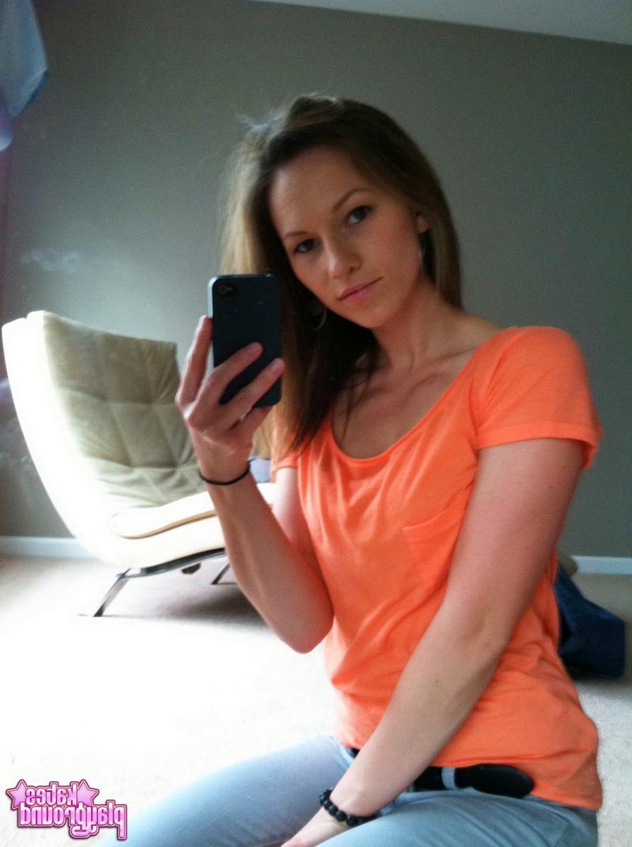 20P Kate shares with you some sexy pics she took of herself
