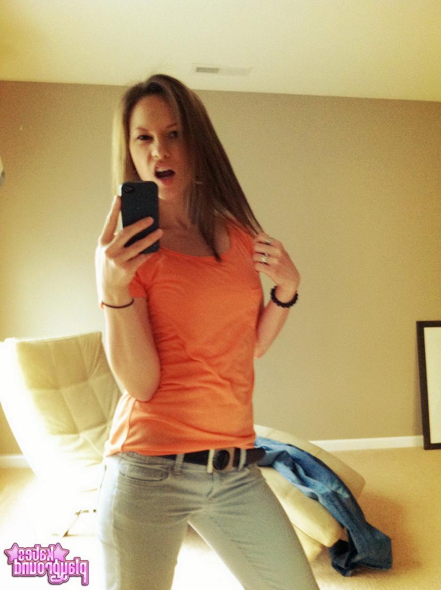 20P Kate shares with you some sexy pics she took of herself