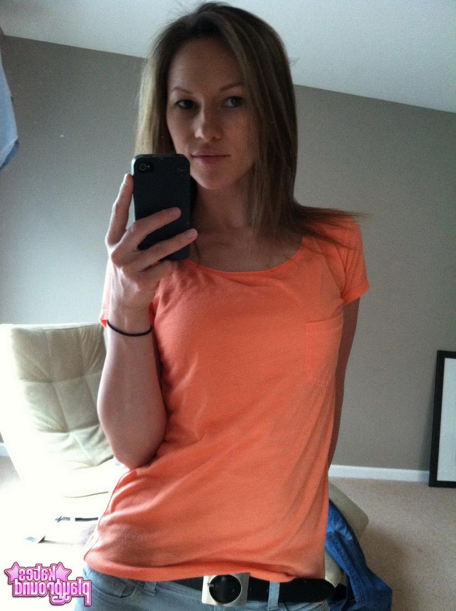 20P Kate shares with you some sexy pics she took of herself