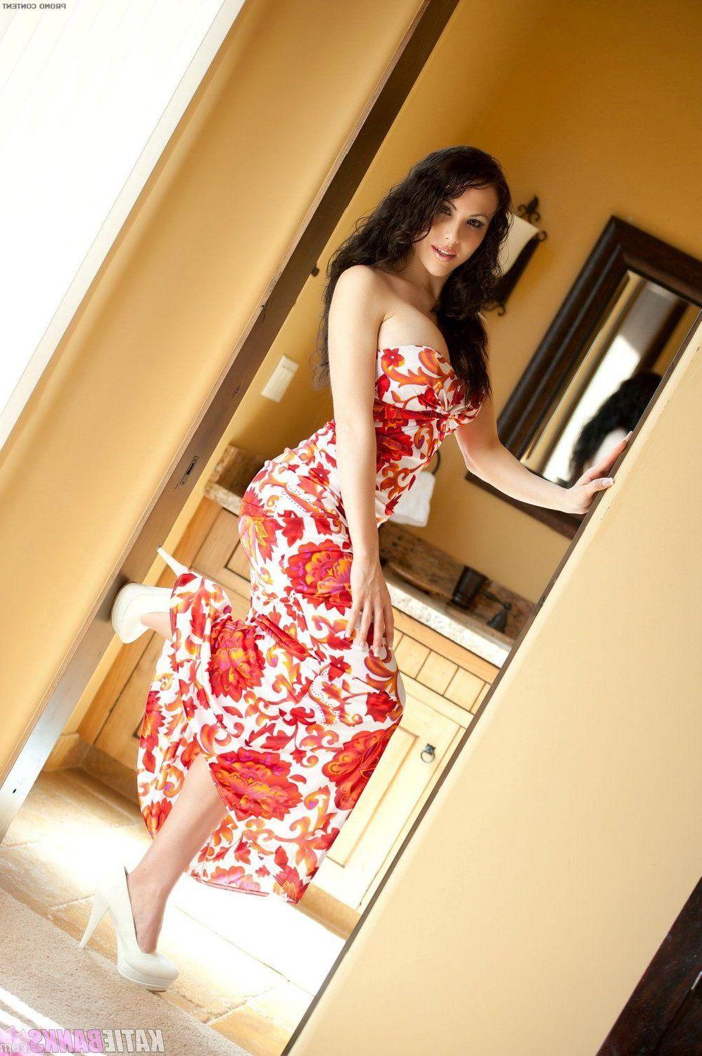 15P Pictures of Katie Banks teasing you with her beauty