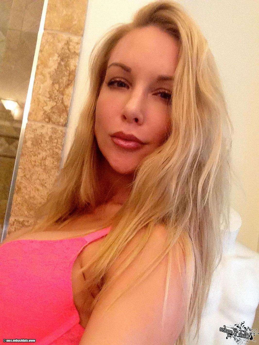 15P Kayden Kross shares some selfies she took while getting ready to go out