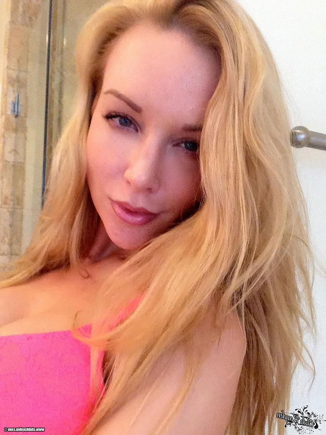 15P Kayden Kross shares some selfies she took while getting ready to go out