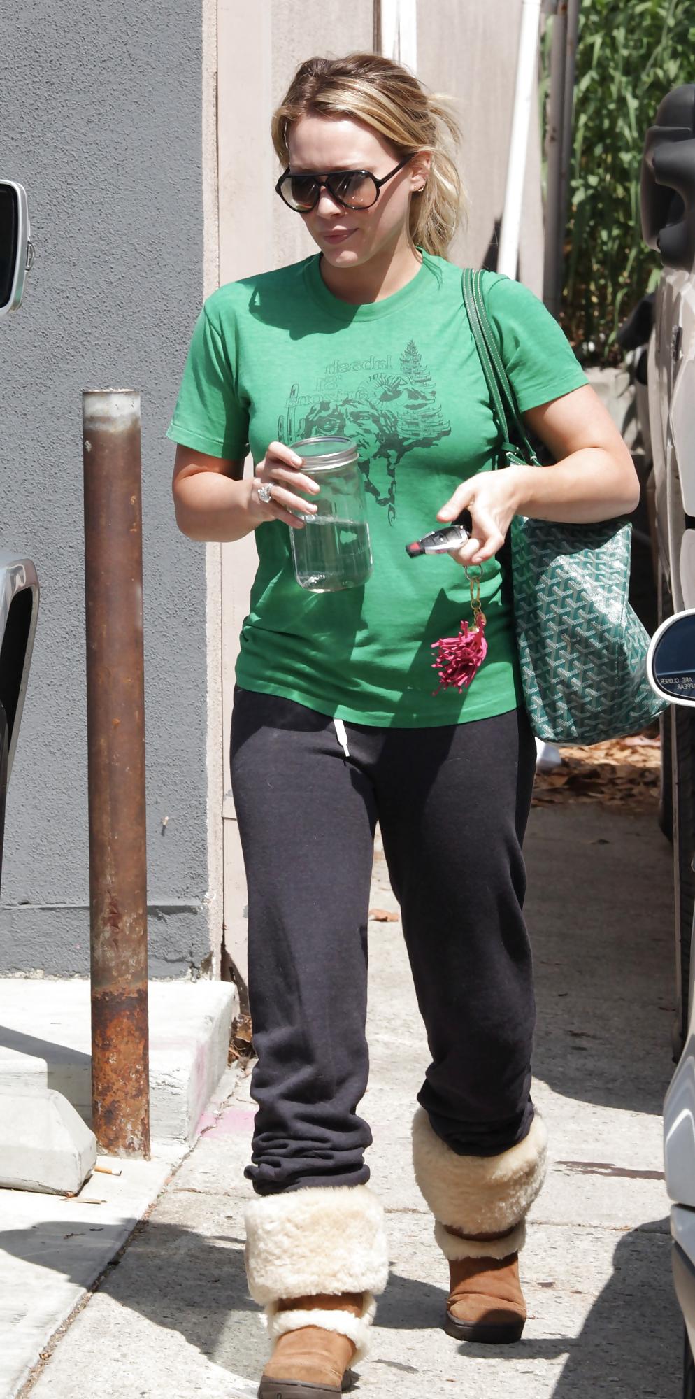 9P Hilary Duff out n about Toluca Lake