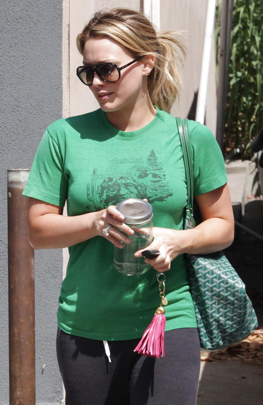 9P Hilary Duff out n about Toluca Lake
