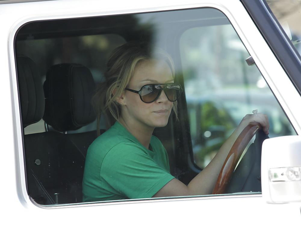 9P Hilary Duff out n about Toluca Lake