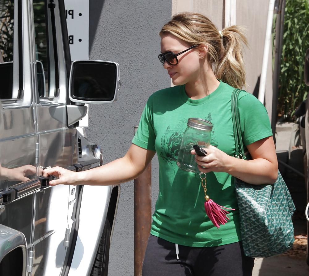 9P Hilary Duff out n about Toluca Lake