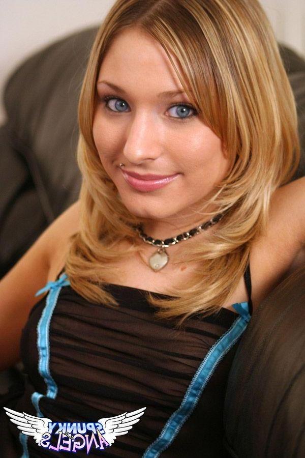 20P Pictures of Kayla Marie toying her tight pussy
