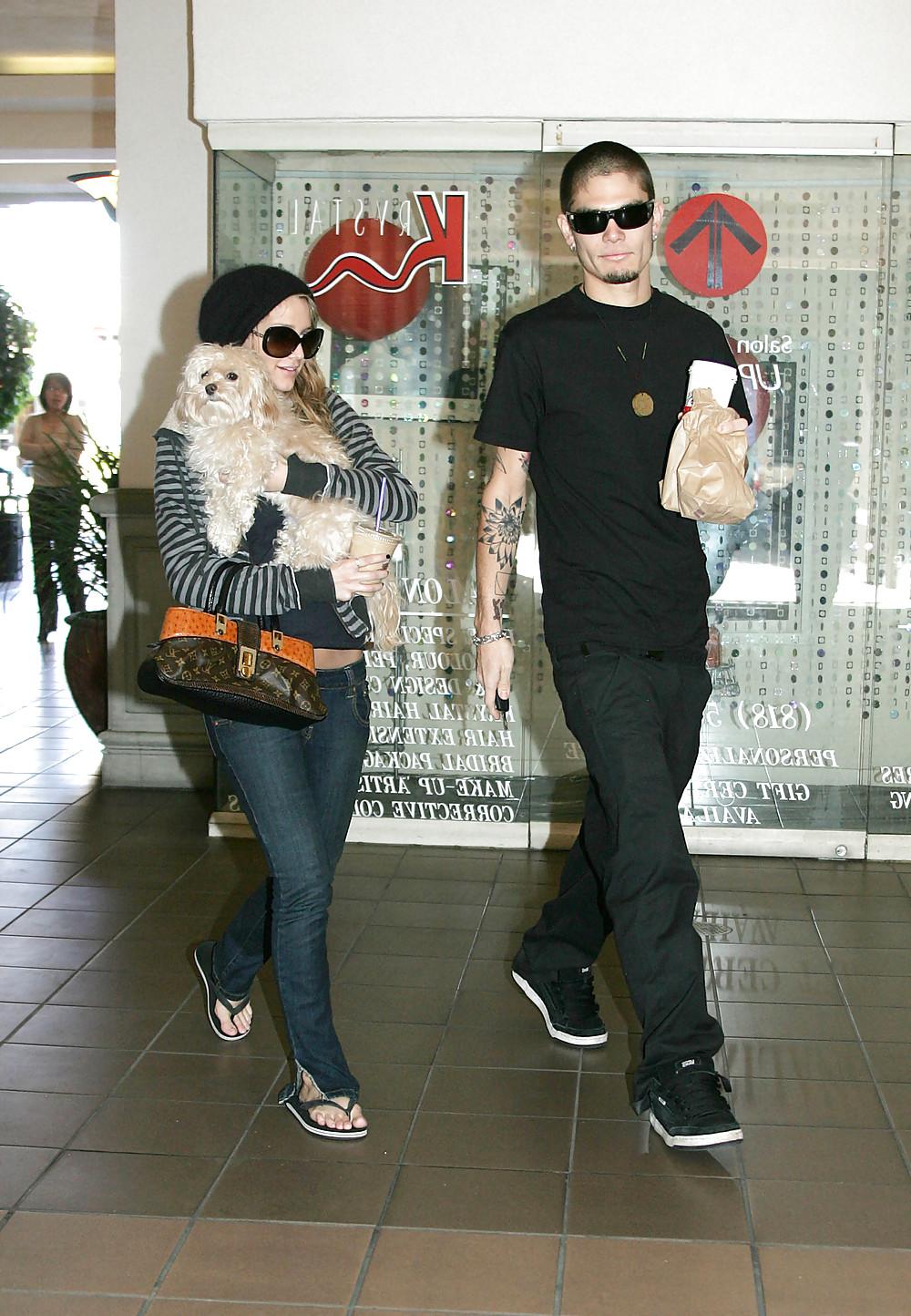 25P Ashlee Simpson Foot Pics