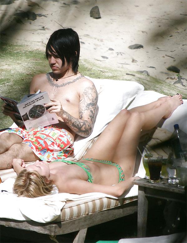 25P Ashlee Simpson Foot Pics