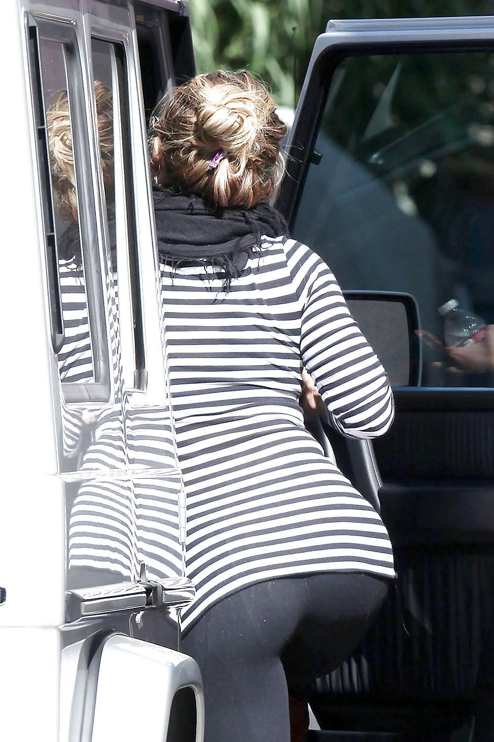 20P Hilary Duff Goes To Pilates in Toluca Lake AssBoots Shots
