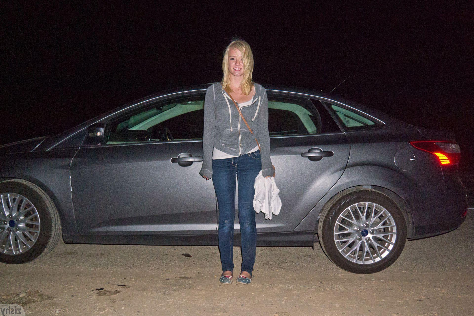 12P Blonde teen Kenze Thomas wants to have some fun at a beach after hours