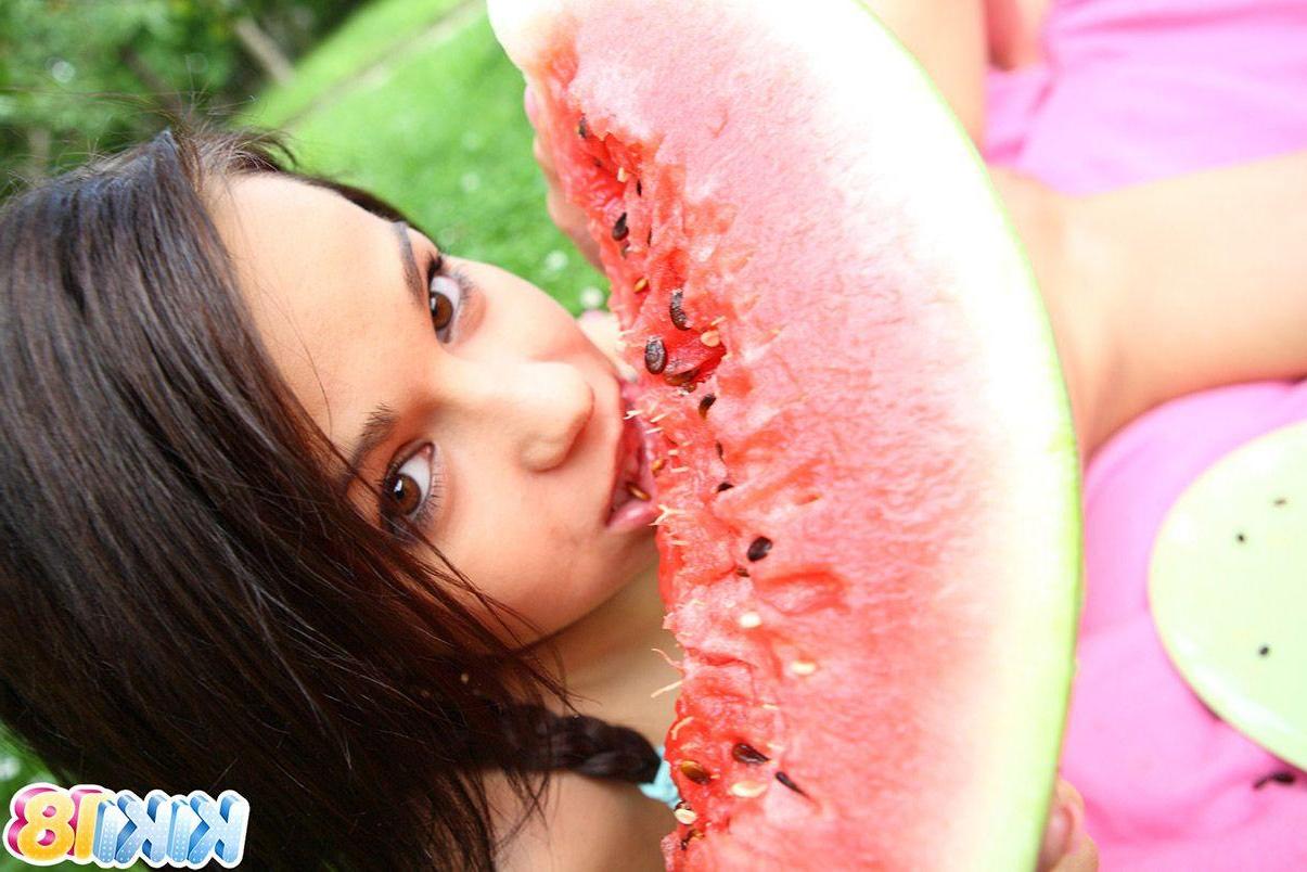 15P Pictures of teen girl Kiki 18 getting naughty with her watermelon