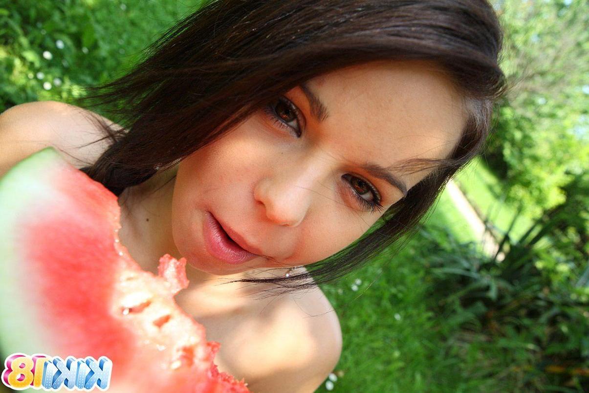 15P Pictures of teen girl Kiki 18 getting naughty with her watermelon