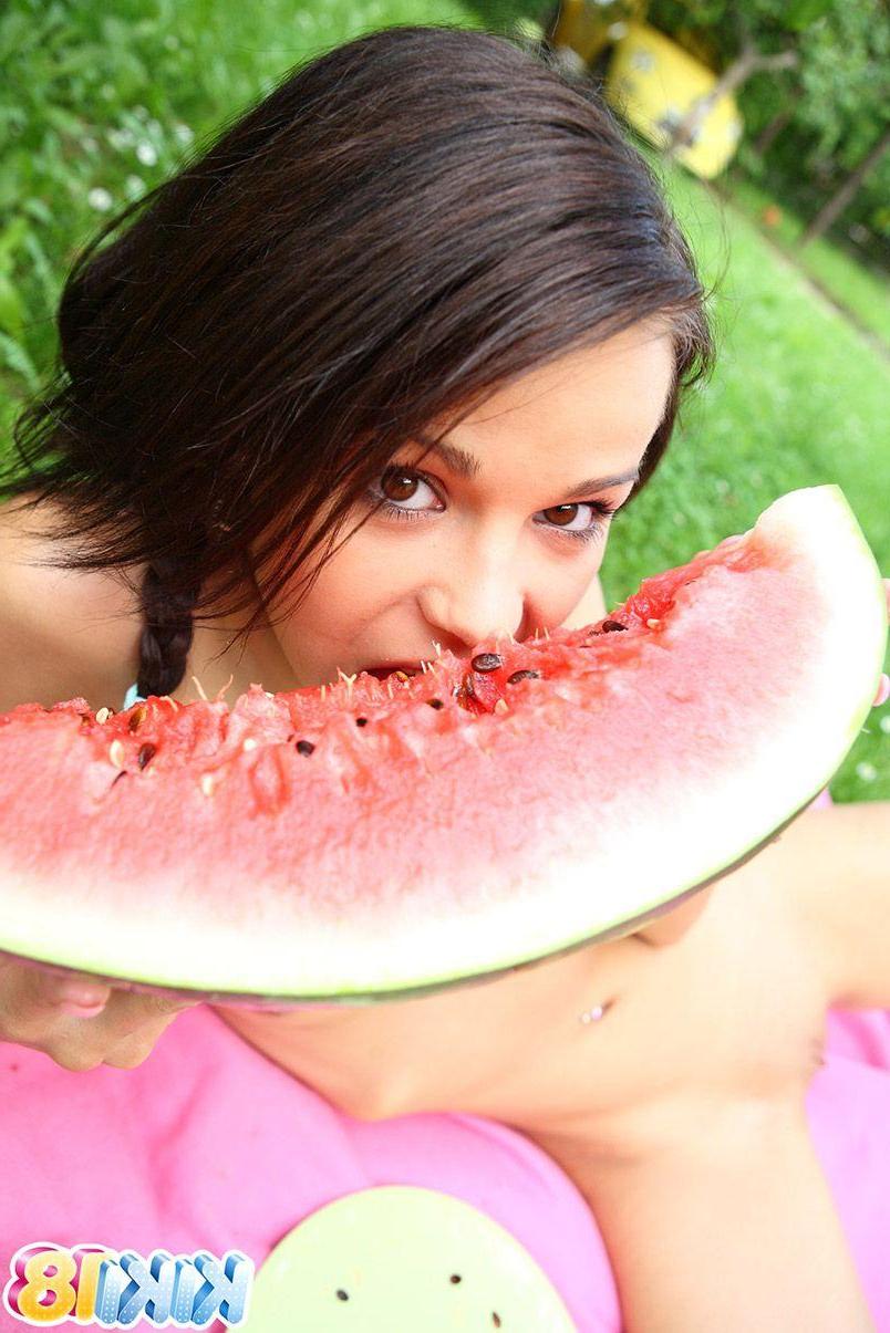 15P Pictures of teen porn girl Kiki 18 serving up something sweet