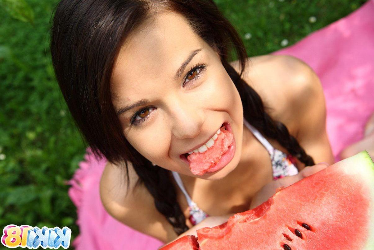 15P Pictures of teen porn girl Kiki 18 serving up something sweet