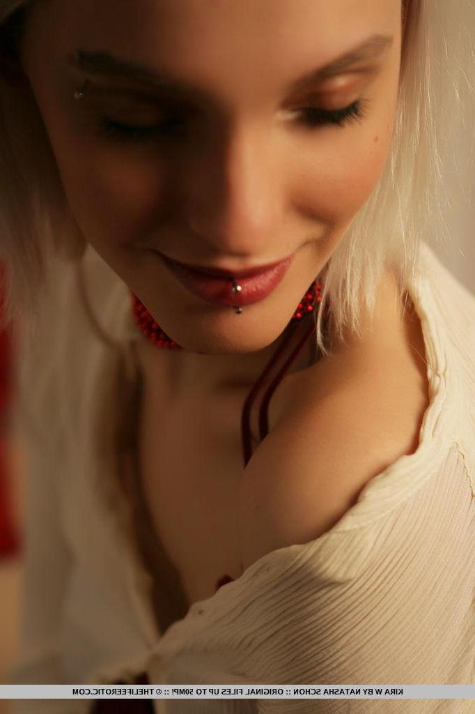 16P Top model Kira W pours candle wax on her smoking hot body