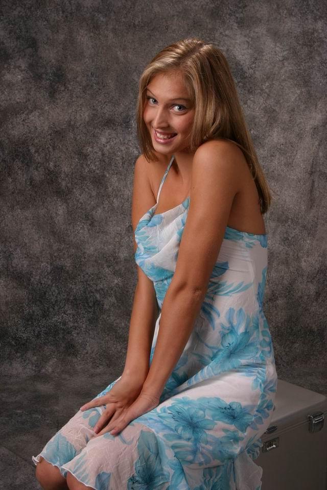 12P Pictures of Kirsten 18 waiting for you to take her dress off