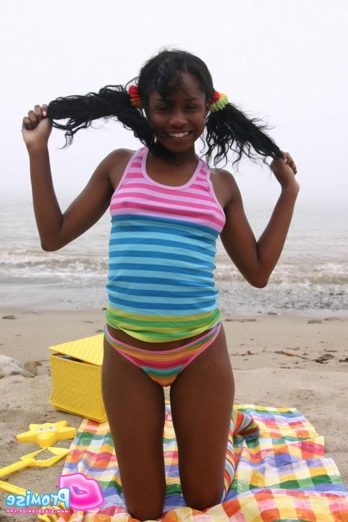 19P Pictures of ebony teen Kiss Promise flashing on a beach