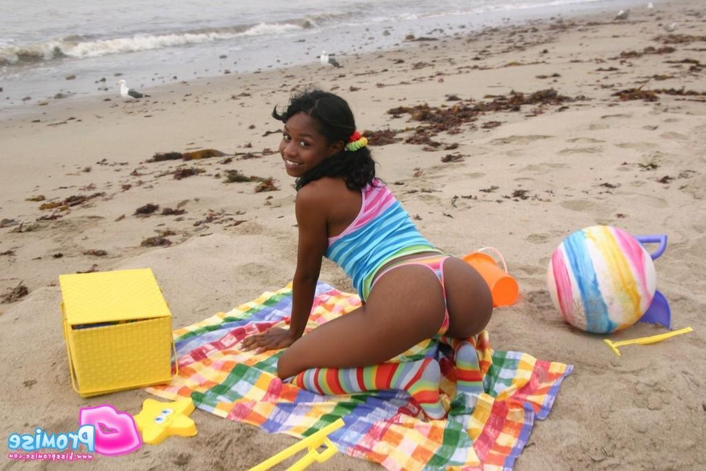 19P Pictures of ebony teen Kiss Promise flashing on a beach