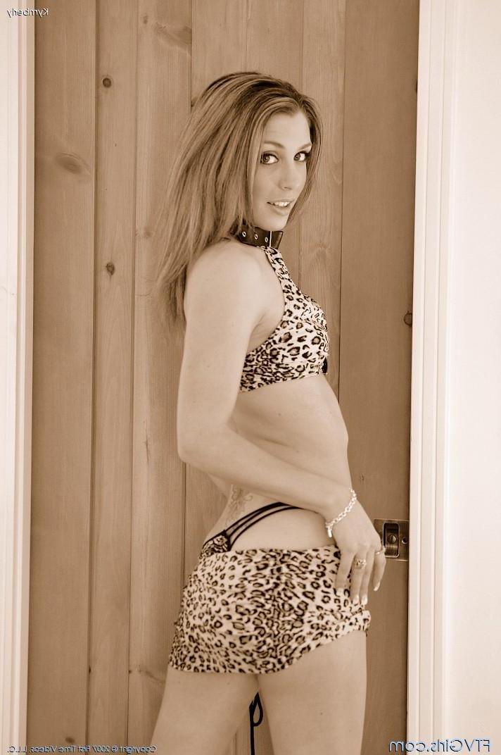 20P Pictures of Kymberly toying her tight pussy