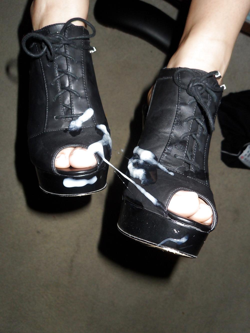 25P Footjob and cum mix