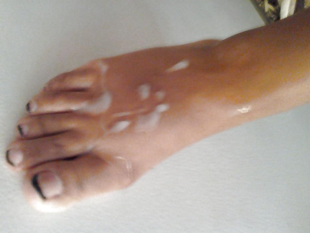 25P Footjob and cum mix