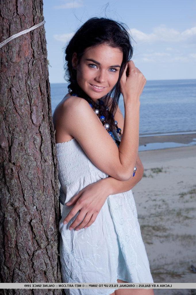 18P Pictures of teen beauty Lachia A having some naughty fun on a beach