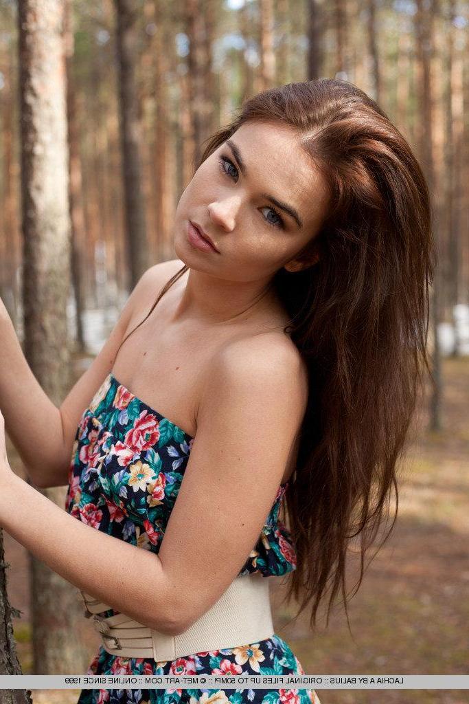 18P Pictures of teen beauty Lachia A getting naked in the woods