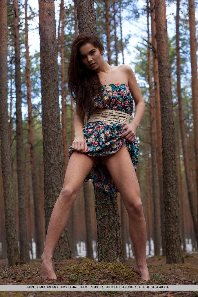 18P Pictures of teen beauty Lachia A getting naked in the woods